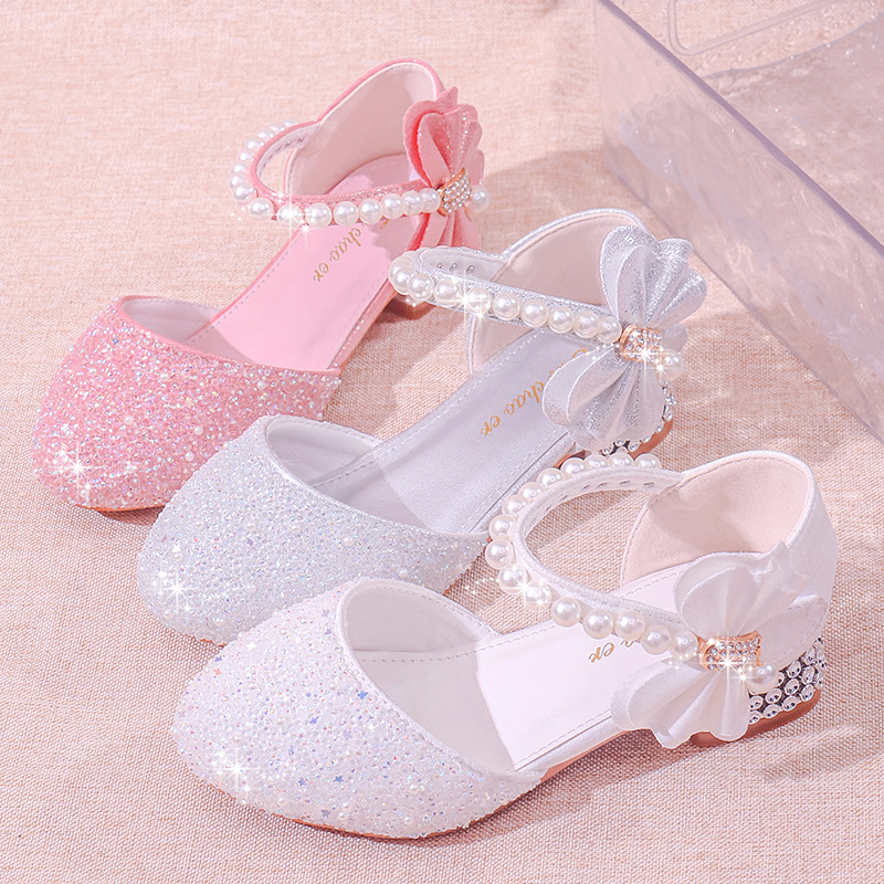 Lányoknak szóló kristály hercegnő szandál Velcro-zárással – Felsőrész: műbőr; Belső talp: PU; Talp: TPR; Korosztály: 4–12 év