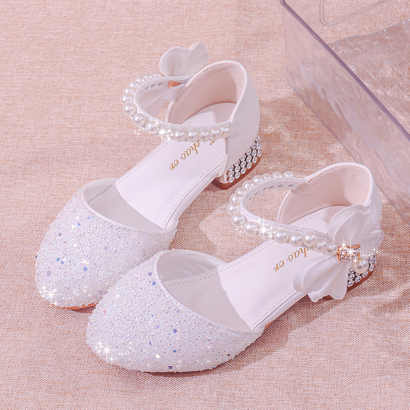 Sandale pentru fete, prințesă cu cristale – închidere Velcro; Exterior: piele sintetică; Talpă interioară: PU; Talpă: TPR; Vârsta: 4–12 ani