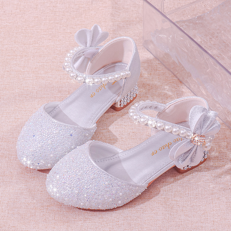 Sandale pentru fete, prințesă cu cristale – închidere Velcro; Exterior: piele sintetică; Talpă interioară: PU; Talpă: TPR; Vârsta: 4–12 ani