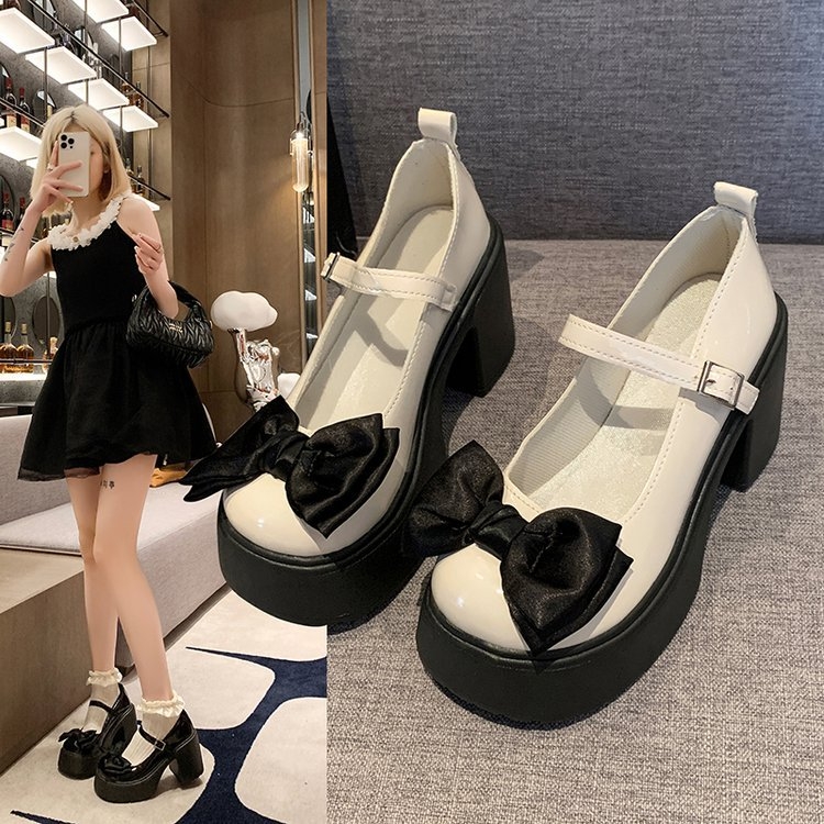 Παπούτσια Mary Jane, PU επάνω μέρος, στρογγυλή μύτη, τακούνι 6-8 εκ., κλείσιμο με αγκράφα, καουτσούκ σόλα