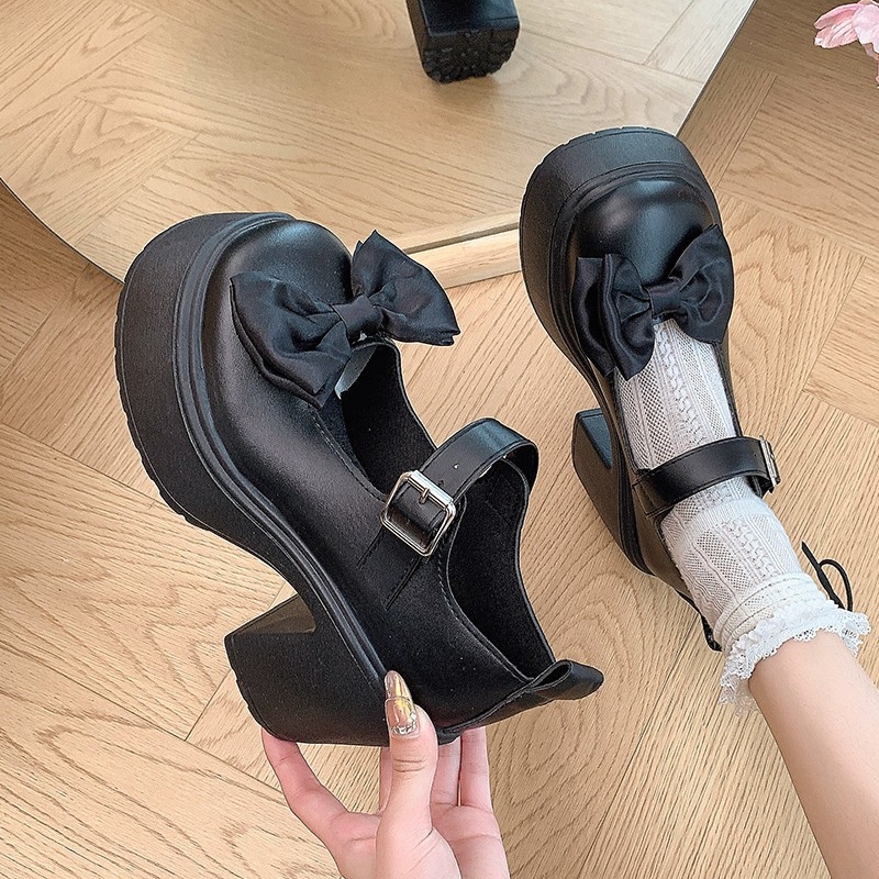 Mary Jane batai, apvalus pirštas, PU viršus, Velcro užsegimas, vidutinio aukščio kulnas 3-5 cm, storas padas