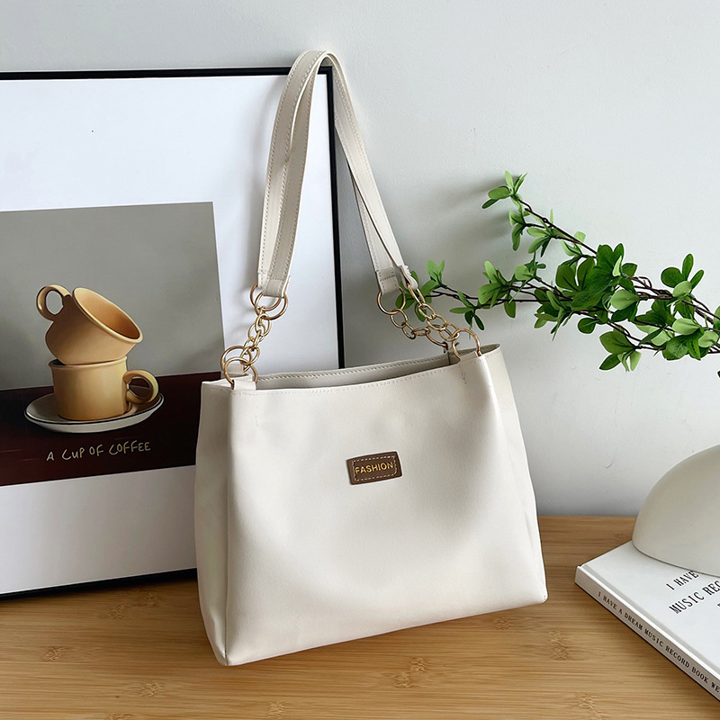 Női PU tote táska – street fashion stílus, horizontális négyzet alakú forma, cipzáras zárás, tavasz 2025