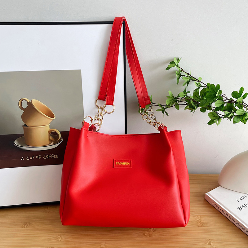 Női PU tote táska – street fashion stílus, horizontális négyzet alakú forma, cipzáras zárás, tavasz 2025