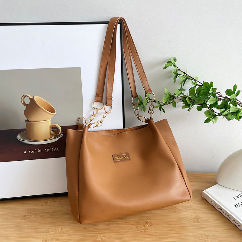 Női PU tote táska – street fashion stílus, horizontális négyzet alakú forma, cipzáras zárás, tavasz 2025