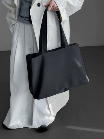 Нейлонова чанта за лаптоп за жени, с една презрамка, цип и вътрешен джоб с цип