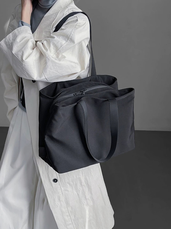 Нейлонова чанта за лаптоп за жени, с една презрамка, цип и вътрешен джоб с цип