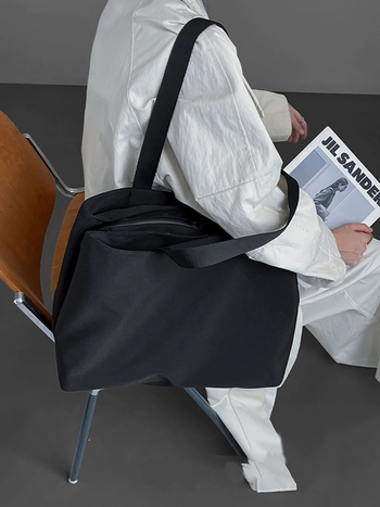 Нейлонова чанта за лаптоп за жени, с една презрамка, цип и вътрешен джоб с цип