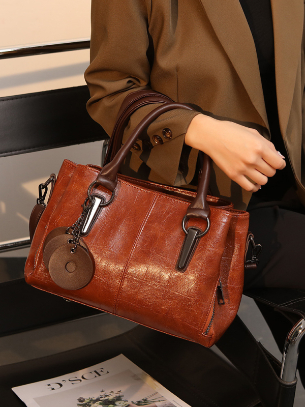 Pillowszerű crossbody táska – PU anyag, Boston stílus, horizontális négyzetes forma, cipzáras nyitás, belső zsebek