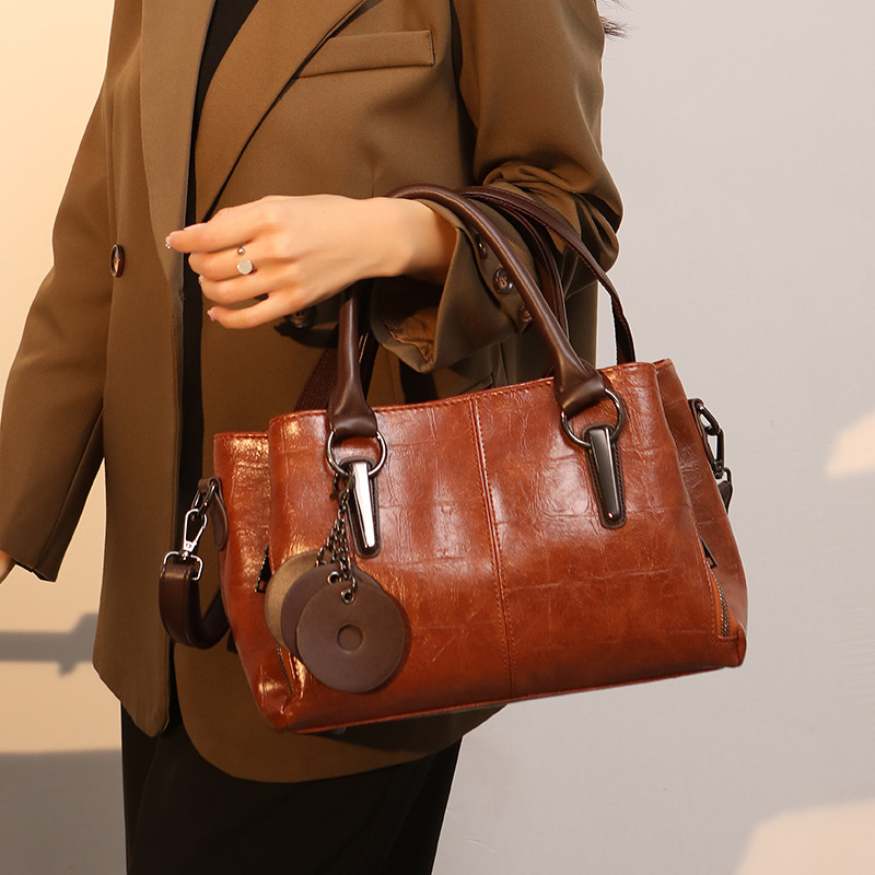 Pillowszerű crossbody táska – PU anyag, Boston stílus, horizontális négyzetes forma, cipzáras nyitás, belső zsebek