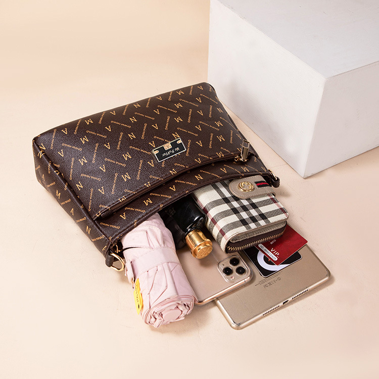 Női PU válltáska, street trend stílus, kis négyzet alakú dizájn, vízszintes négyzet forma, cipzáras nyitás, több belső zseb