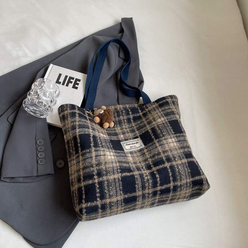 Вълнена клетъчна Tote чанта с цип, джоб за телефон, вътрешен джоб тип патч, двойни презрамки, пролет 2024