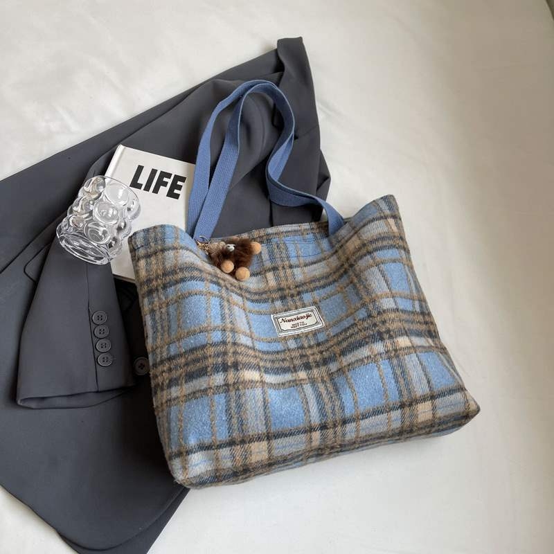Вълнена клетъчна Tote чанта с цип, джоб за телефон, вътрешен джоб тип патч, двойни презрамки, пролет 2024