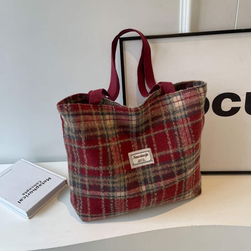 Вълнена клетъчна Tote чанта с цип, джоб за телефон, вътрешен джоб тип патч, двойни презрамки, пролет 2024