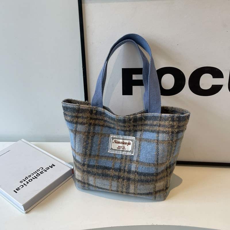 Вълнена клетъчна Tote чанта с цип, джоб за телефон, вътрешен джоб тип патч, двойни презрамки, пролет 2024