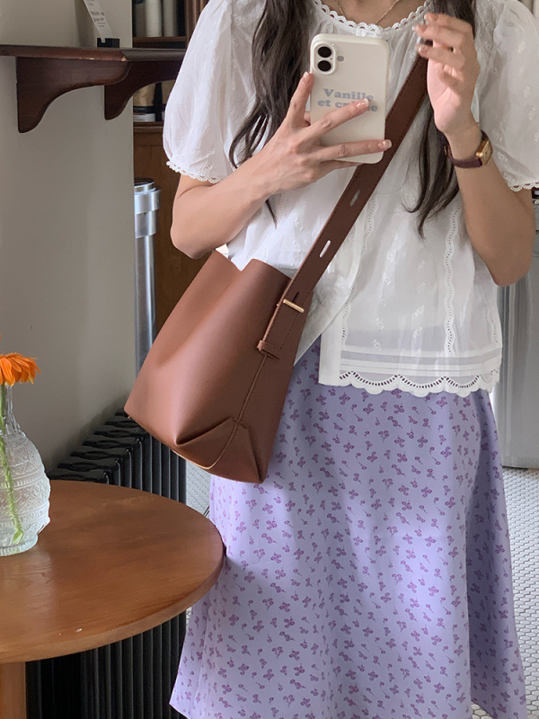 Geantă Feimi din PU bucket pentru femei – închidere magnetică, fără căptușeală, vara 2025