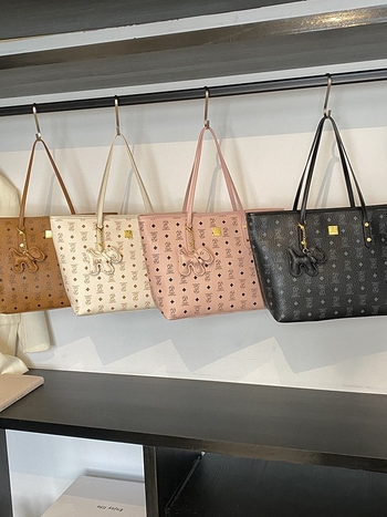 Ženska Tote torba velike kapacitete, PU materijal, vodoravnog kvadratnog oblika, zatvaranje na zip, podstava od poliestera, unutarnja džep sa zipom