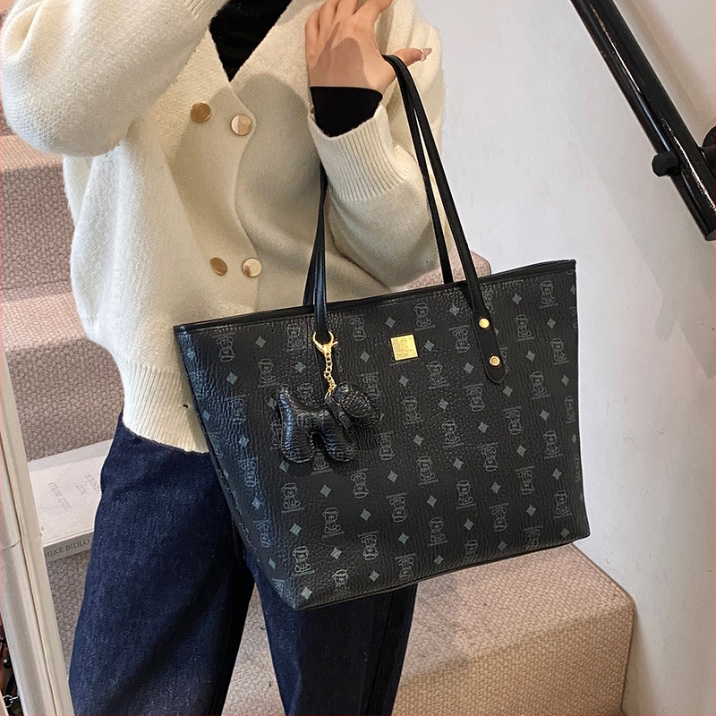 Dámska taška Tote s veľkou kapacitou, PU materiál, vodorovný štvorcový tvar, zapínanie na zips, podšívka z polyesteru, vnútorná kapsa so zipsom