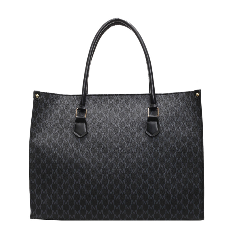 PU-anyagú keresztbody válltáska, függőleges négyzetes forma, cipzáras zárás, belső zseb a telefonhoz és azonosítóhoz, párnázás nélküli