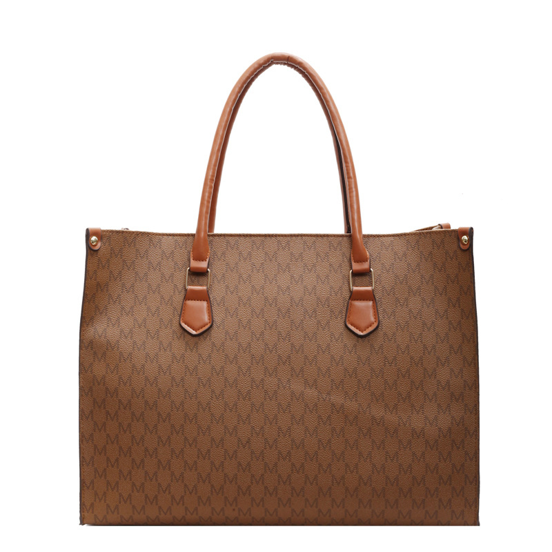 PU-anyagú keresztbody válltáska, függőleges négyzetes forma, cipzáras zárás, belső zseb a telefonhoz és azonosítóhoz, párnázás nélküli