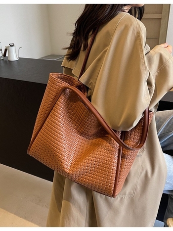 PU anyagú tote táska mágneses zárással, rejtett cipzáras zsebbel, poliészter bélés, nagy kapacitású