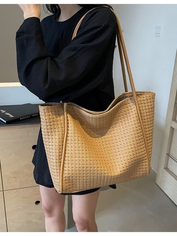 PU anyagú tote táska mágneses zárással, rejtett cipzáras zsebbel, poliészter bélés, nagy kapacitású