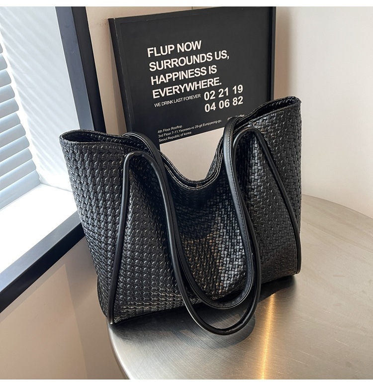 PU anyagú tote táska mágneses zárással, rejtett cipzáras zsebbel, poliészter bélés, nagy kapacitású