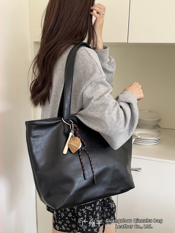 PU кожена Tote чанта, хоризонтална квадратна форма, цип за затваряне, вътрешен джоб с цип, вътрешен джоб тип patch, Пролет 2025