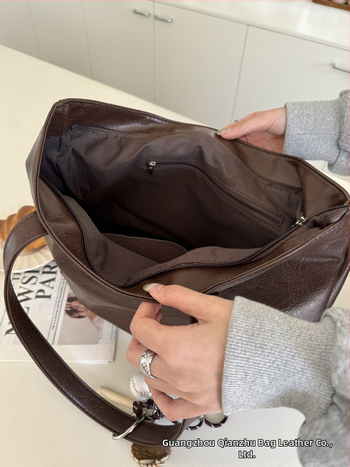 PU кожена Tote чанта, хоризонтална квадратна форма, цип за затваряне, вътрешен джоб с цип, вътрешен джоб тип patch, Пролет 2025