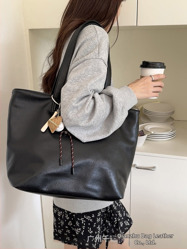 PU кожена Tote чанта, хоризонтална квадратна форма, цип за затваряне, вътрешен джоб с цип, вътрешен джоб тип patch, Пролет 2025