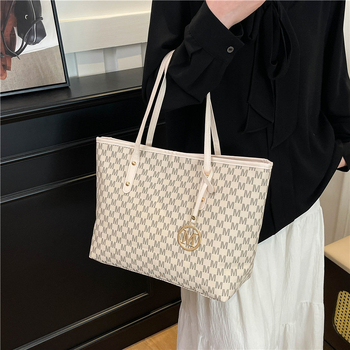 An qing Női nagy kapacitású táska utcai divat stílusban, PU anyag, cipzár, poliészter bélés, vízszintes négyzetes forma, 2025 tavasz