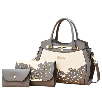 PU női crossbody válltáska, függőleges négyzetes forma, cipzáros nyitás, belső cipzáros zseb, poliészter bélés, egypontos vállpánt