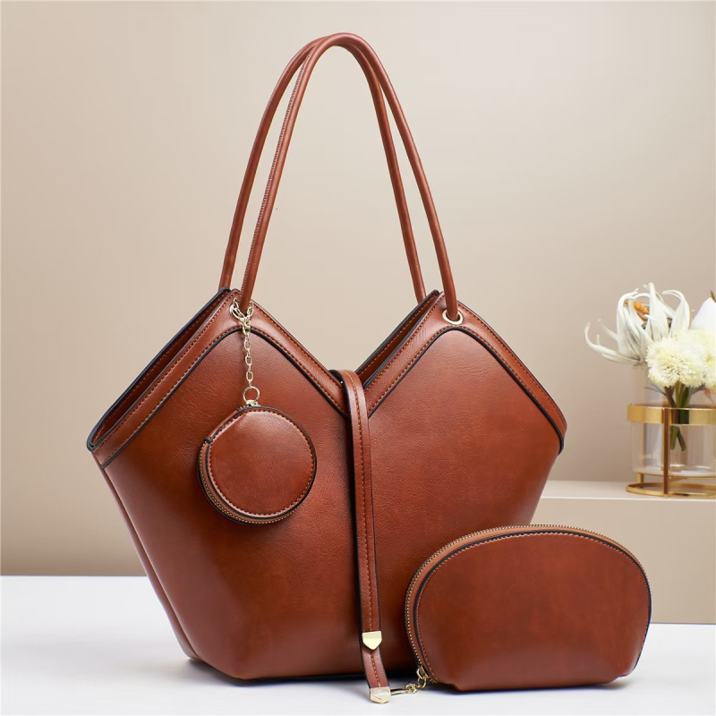 PU Tote чанта в Street стил, сърцевидна форма, цип, вътрешни джобове