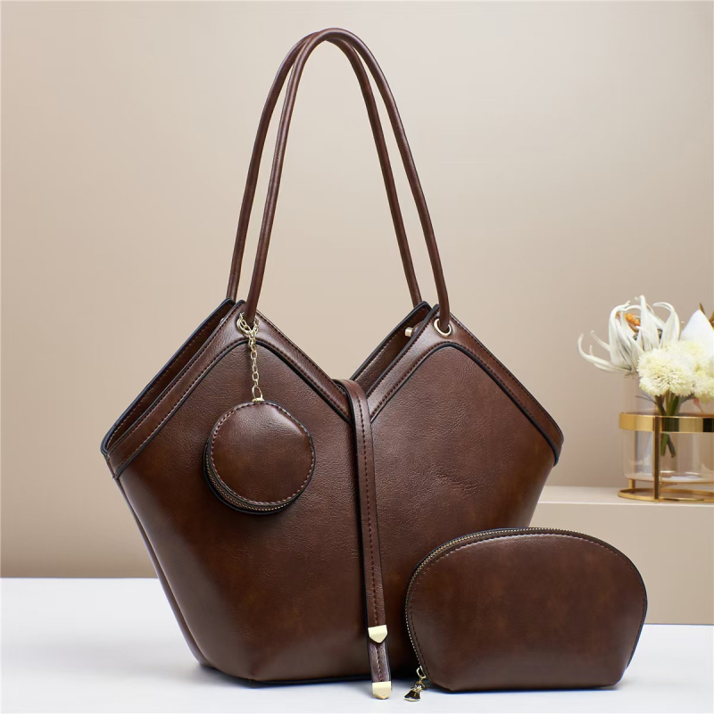 PU Tote чанта в Street стил, сърцевидна форма, цип, вътрешни джобове