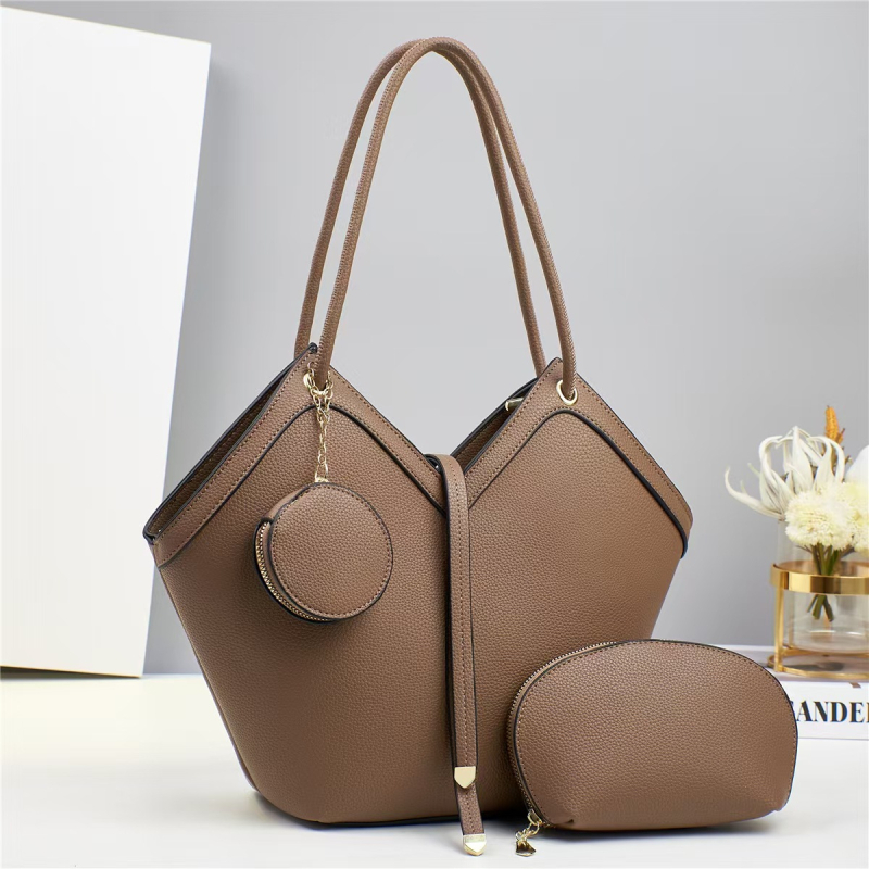 PU Tote чанта в Street стил, сърцевидна форма, цип, вътрешни джобове