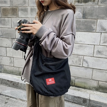 Vīriešu plecu soma stilā vestes – rāvējslēdzējs, dubultās siksnas, kokvilnas audums, horizontāla kvadrāta forma, saderīga ar 12 collu klēpjdatoru