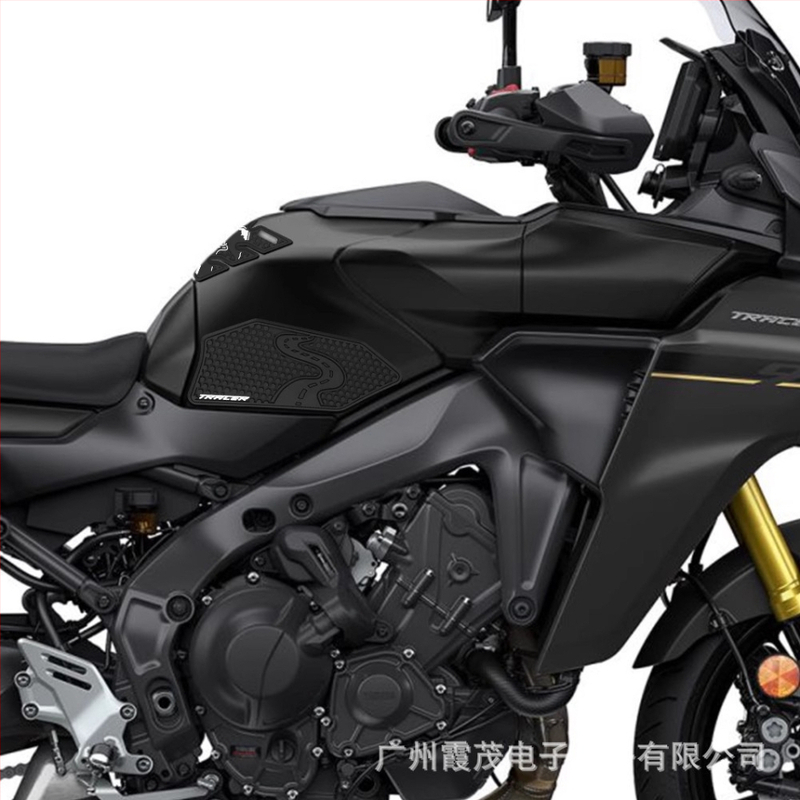 Protisklzový bočný štítok na palivový tank pre Yamaha Tracer 9/Tracer 9GT 2025