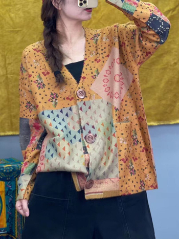 Кардиган от Mink Velvet – V-образно деколте, свободен силует, дълги ръкави, вълнен бленд с 50–70% акрил, принтиране/ боядисване
