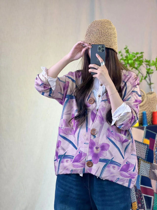 Кардиган от Mink Velvet – V-образно деколте, свободен силует, дълги ръкави, вълнен бленд с 50–70% акрил, принтиране/ боядисване