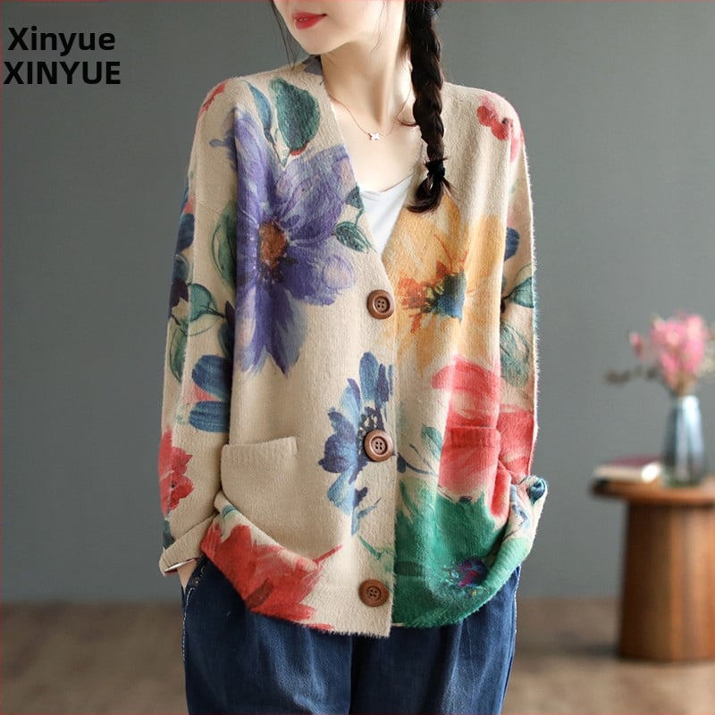 Кардиган от Mink Velvet – V-образно деколте, свободен силует, дълги ръкави, вълнен бленд с 50–70% акрил, принтиране/ боядисване