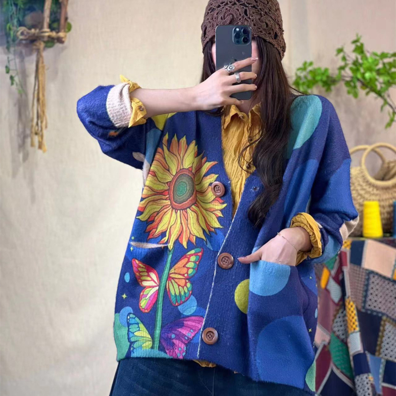Кардиган от Mink Velvet – V-образно деколте, свободен силует, дълги ръкави, вълнен бленд с 50–70% акрил, принтиране/ боядисване