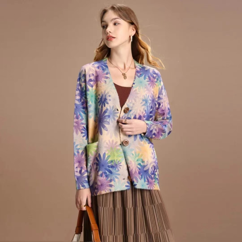 Кардиган от Mink Velvet – V-образно деколте, свободен силует, дълги ръкави, вълнен бленд с 50–70% акрил, принтиране/ боядисване