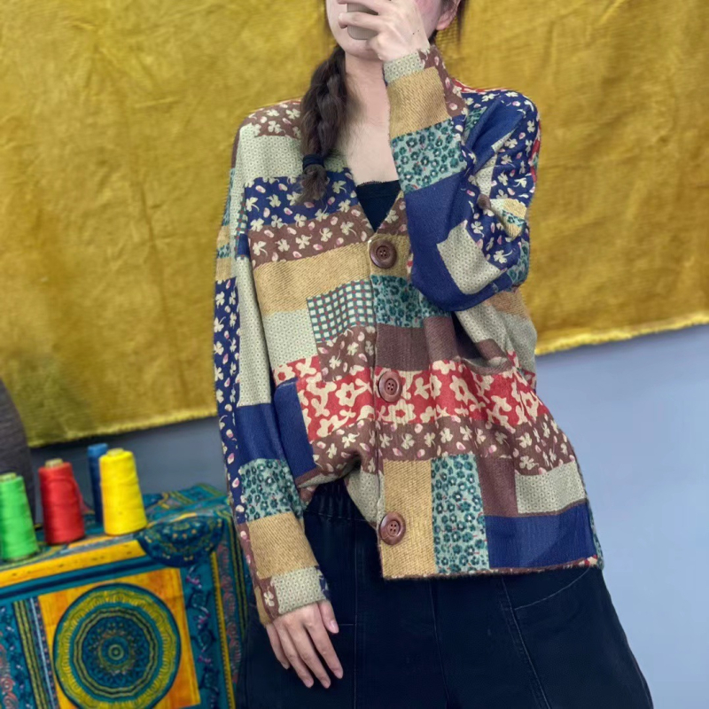 Кардиган от Mink Velvet – V-образно деколте, свободен силует, дълги ръкави, вълнен бленд с 50–70% акрил, принтиране/ боядисване
