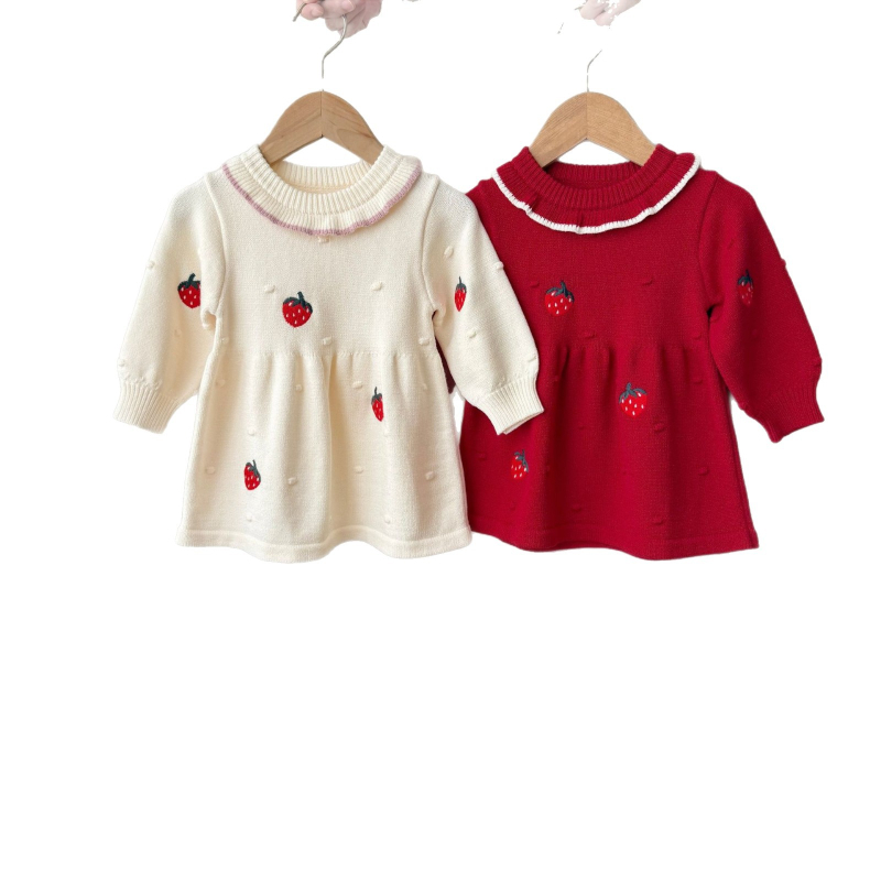 Pletena haljina za djevojčice s čipkastim ovratnikom — dugi rukavi, okrugli izrez, pulover stil, 3D detalji jagode, mekana pletenina, polyester 21%, nylon 24%, fina vunena pređa; sezona jesen-zima-proljeće