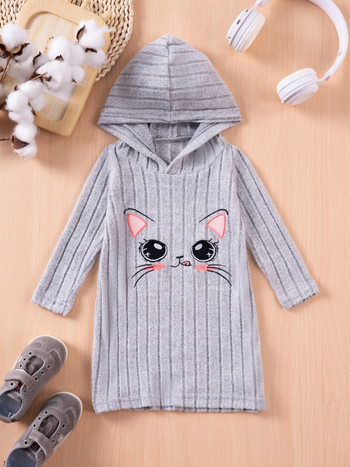 Mergaitėms skirta kapucinė suknelė su ilgomis rankovėmis, animacinė katė raštas; audinys poliesteris; sudėtis 95% poliesterio + 5% elastano; pamušalas 100% poliesteris; pavasaris/ ruduo; amžius 3–8 metai