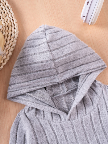 Mergaitėms skirta kapucinė suknelė su ilgomis rankovėmis, animacinė katė raštas; audinys poliesteris; sudėtis 95% poliesterio + 5% elastano; pamušalas 100% poliesteris; pavasaris/ ruduo; amžius 3–8 metai