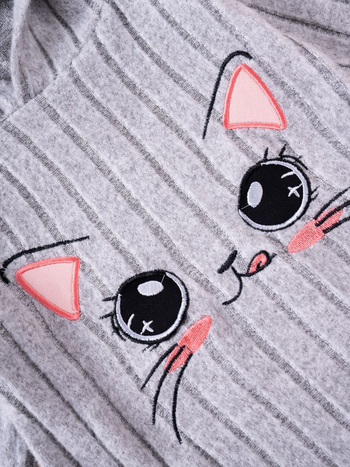 Mergaitėms skirta kapucinė suknelė su ilgomis rankovėmis, animacinė katė raštas; audinys poliesteris; sudėtis 95% poliesterio + 5% elastano; pamušalas 100% poliesteris; pavasaris/ ruduo; amžius 3–8 metai