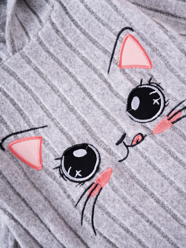 Mergaitėms skirta kapucinė suknelė su ilgomis rankovėmis, animacinė katė raštas; audinys poliesteris; sudėtis 95% poliesterio + 5% elastano; pamušalas 100% poliesteris; pavasaris/ ruduo; amžius 3–8 metai