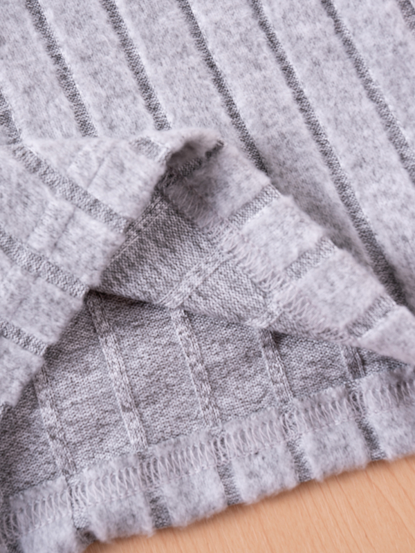 Mergaitėms skirta kapucinė suknelė su ilgomis rankovėmis, animacinė katė raštas; audinys poliesteris; sudėtis 95% poliesterio + 5% elastano; pamušalas 100% poliesteris; pavasaris/ ruduo; amžius 3–8 metai