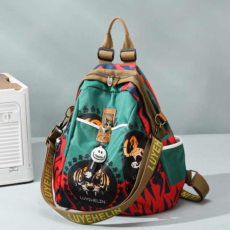 Unisex nejlon hátizsák állatmintával, 20–35 L, vízálló és kopásálló, ergonómikus hátsó panel, laptop-kompatibilis