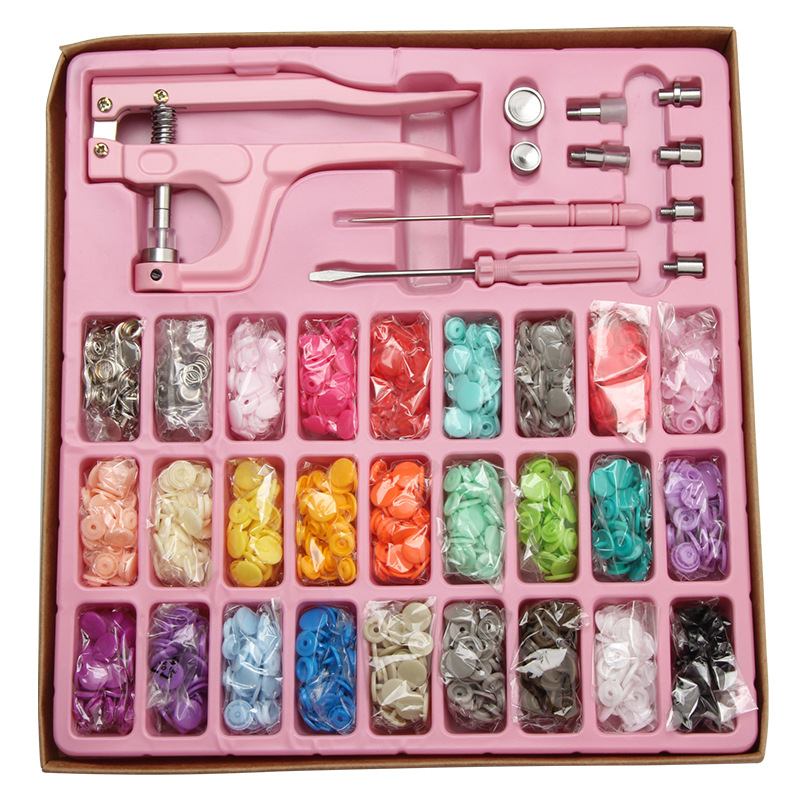 Dervos pagrindu pagamintas keturių spaustukų sagtelių komplektas džinsams (T5), be prekės ženklo pakuotėje